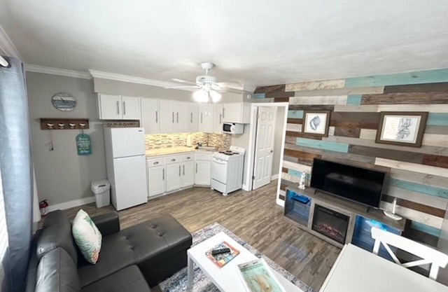 Boutique Stay on Clw Beach 1BR Suite w/full Kit