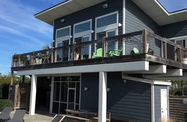 Bow Wow Bungalow - Gulf View, Pet Friendly, Lap Pool, Save 15% on 25' Bookings!