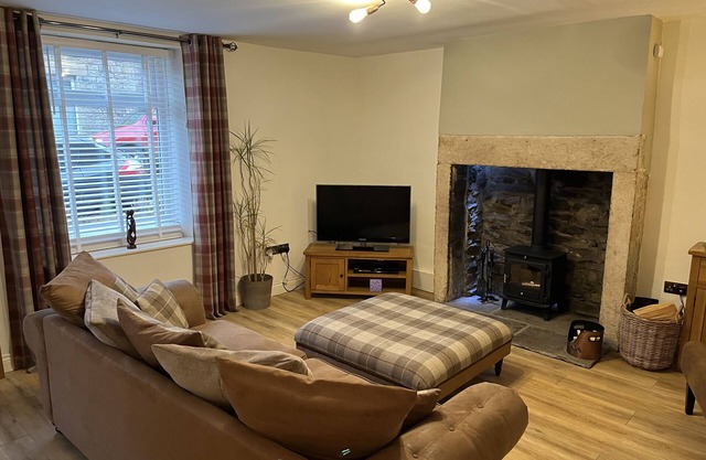 BRACKEN COTTAGE, pet friendly, character holiday cottage in Stanhope