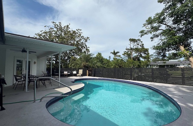 Bradenton Lakefront Vacation Rental Home with Heated Pool and Water Views