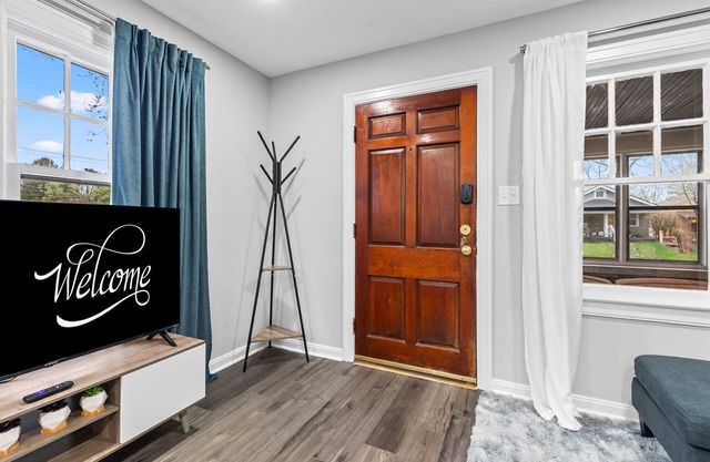 Brand New 3BR/1BA Remodel - Close To Everything!