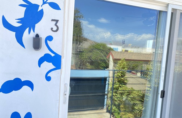 Brand new apartment in safe and quite neighborhood with lots of colorful art-dec