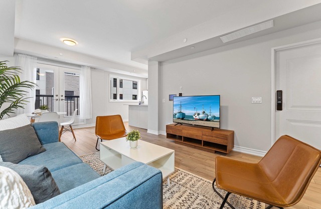 Brand New Luxury 2 Bedroom Oakville Townhouse with King Bed!