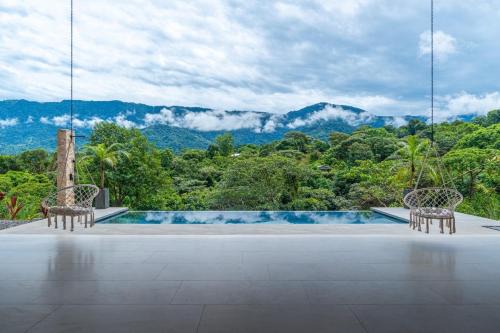 Brand New! Majestic Mountain View Villa