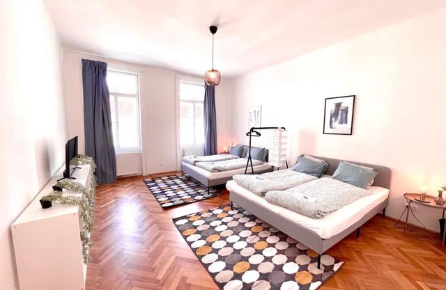 Brand New Spacious & Stylish Aptmt in City-Centre