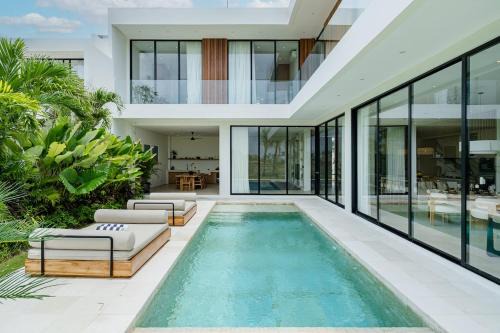 Brandnew 4BR Luxury Estate next to Beach & views