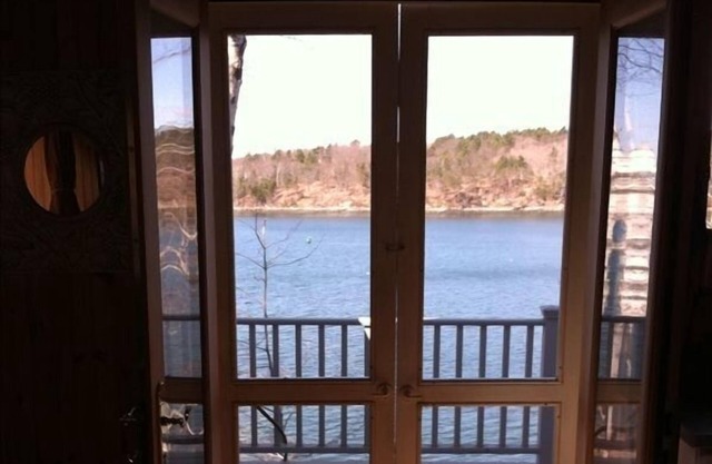 Breath-Taking Waterfront Cottage with Boat Dock