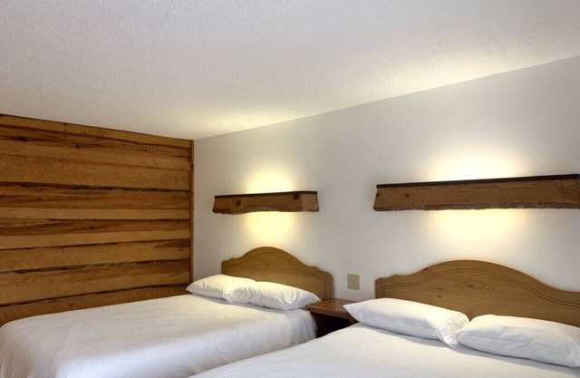 Bridge Inn 2nd Floor 2 Queenbed Balcony River View