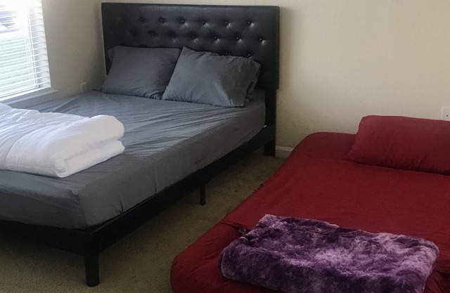 Bright 1bedroom — very convenient location!