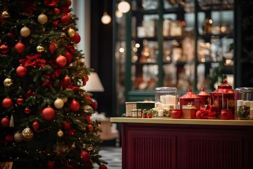 Bright 2Bd 2Bth Apartment with Private Balcony and AC