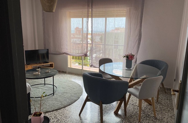 Bright apartment in the traditional neighborhood of El Palo