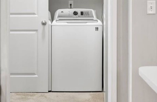 Bright Bungalow directly on walkable Beltline!