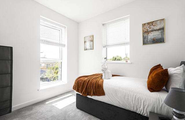 Bright & Comfy Home | Fast Wi-Fi & Free Parking