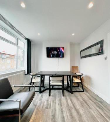 Bright Flat near Neasden Station