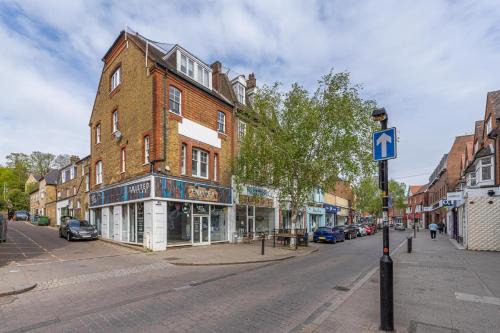 Bright & Spacious 2BR Apartment Stansted Airport & Bishops Stortford Town