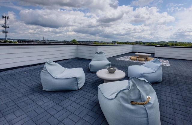 Broadway Boho - Rooftop Deck - Mins to Downtown