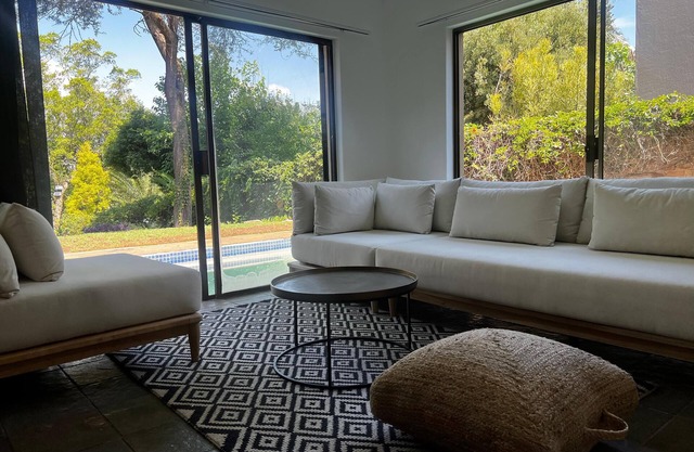 Bryanston Luxurious 4-Bed Villa