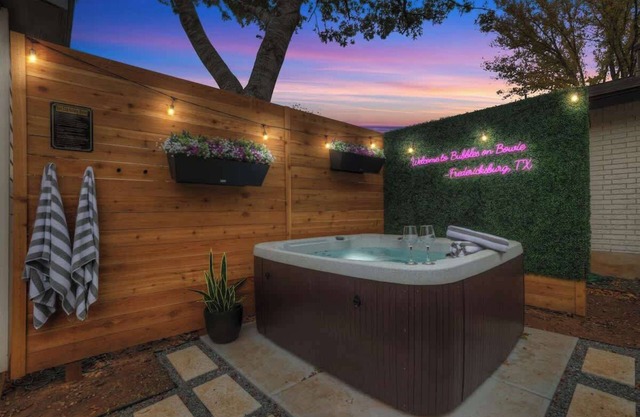 Bubbles on Bowie Walk to Main St