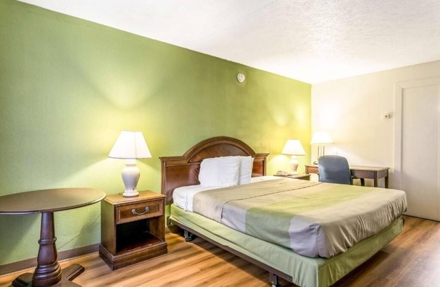 Budget-Friendly Room w/Complimentary Breakfast & Easy Access to I-95
