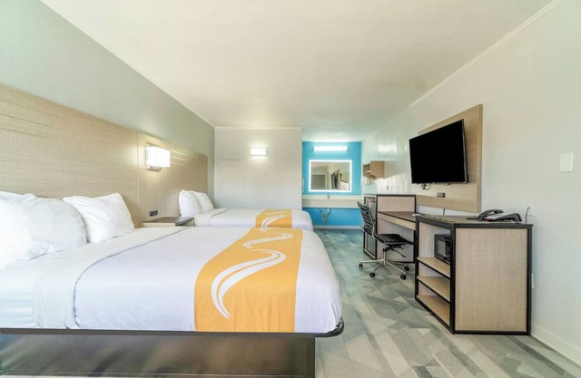 Budget-Friendly Unit Near Palmer Ranch & Restaurants