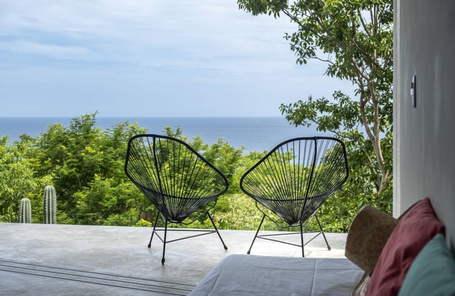 Bungalow to Wake Up to Ocean Views and Unforgettable Sunsets