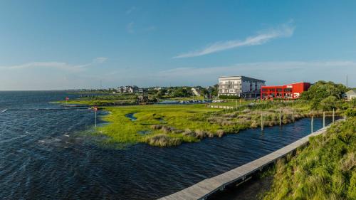 Buxton Slick - Waterfront 2-Bedroom, 2-Bathroom Suite at REAL Watersports