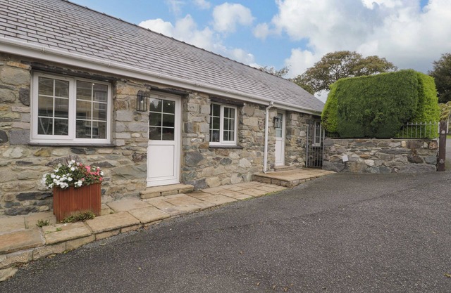 BWYTHYN YR WYDDFA, pet friendly in Llanberis