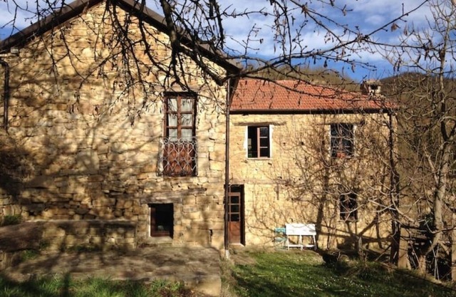 Cà Rivetta Charming stone house in the Alta Langa - nature and authenticity