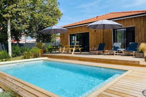 Cabane De Brice in Ares with pool
