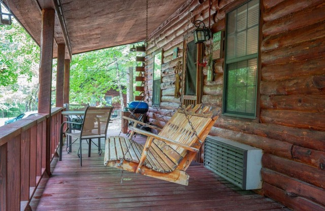 Cabin 11Redbud Valley+Jacuzzi Tub+Deck+Pond+Trails