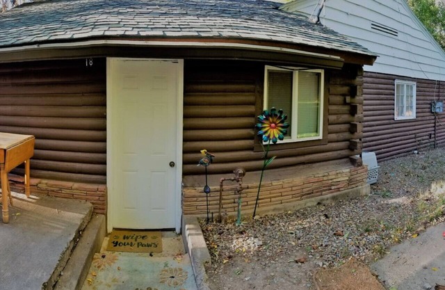 Cabin21 PETS OK 🐾Rustic Old West Studio+Kitchen
