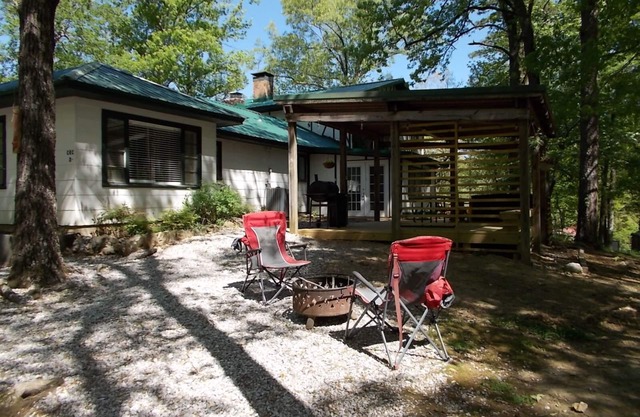 Caddo River Crossing - The Suite - Has a view and access to the Caddo River