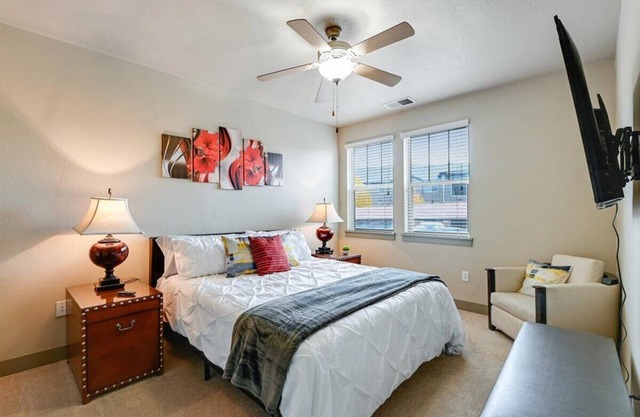 Cal-King Suite, Ground Floor & Outdoor Adventures!