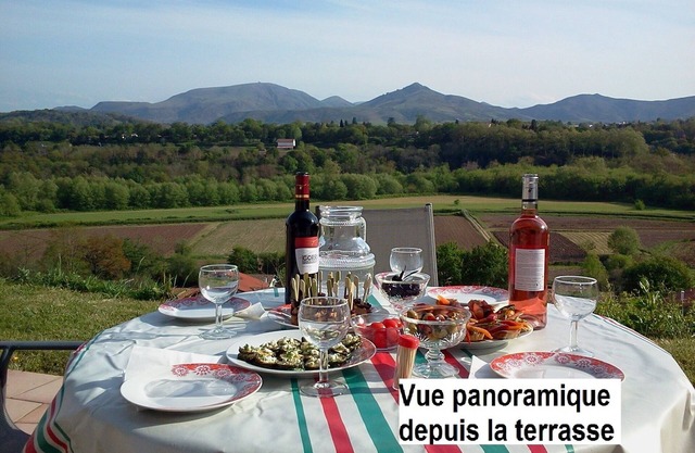 Cambo: 2 rooms all comfort for 2 people - panoramic view.