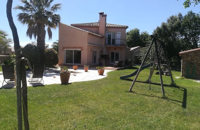 CANET EN ROUSSILLON Quiet villa, 2km from the beach with large garden and swimming pool