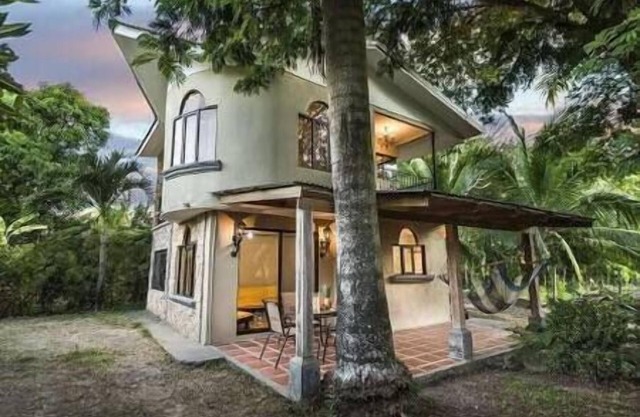 Canopy Haven: 1BR, Self-Check-in, Jungle Views, Balconies