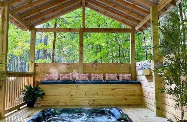 Canopy Woods - 2 beautiful homes with a hot tub