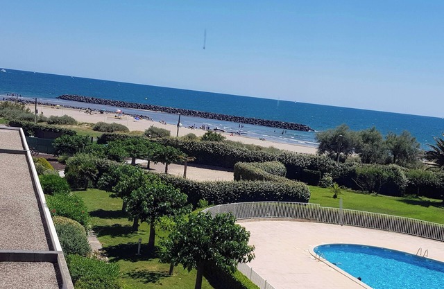 CAP D'AGDE LES RIVAGES DE ROCHELONGUE facing the sea