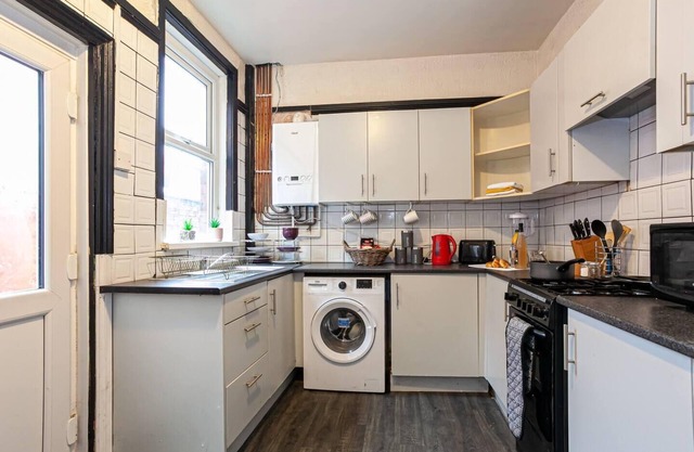 Captivating 5-Bed House in Horwich Bolton