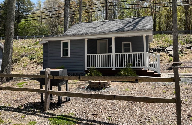 Carins 11 - Lakeside Cabins