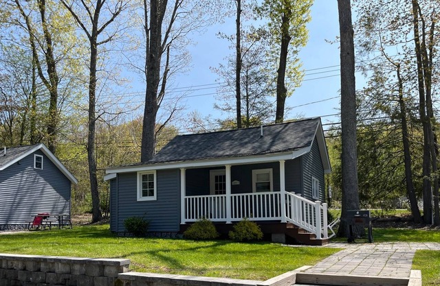 Carins 5 - Lakeside Cabins