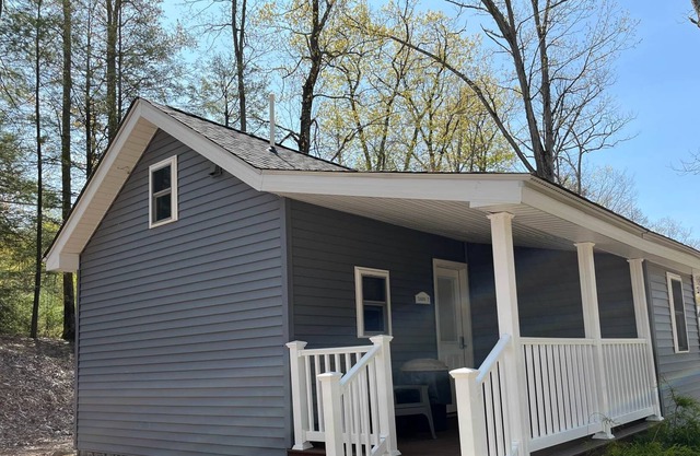 Carins 7 - Lakeside Cabins