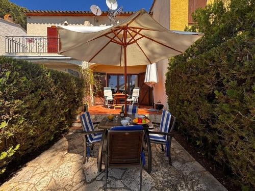 Casa acogedora con gran piscina comunitaria y cerca de la playa en L'Estartit - ES-323-72