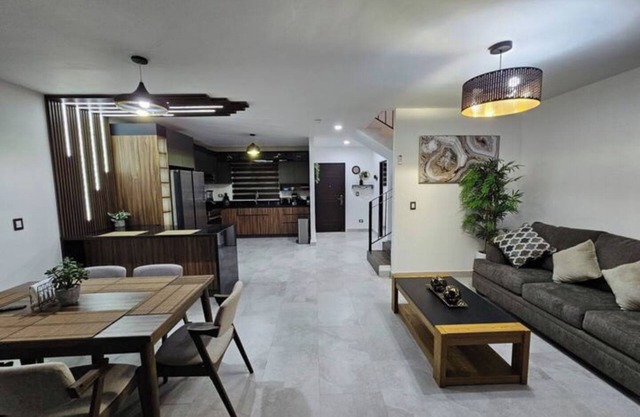 Casa Angulo. 8 Guest Gated Home in Viñedos Del Mar