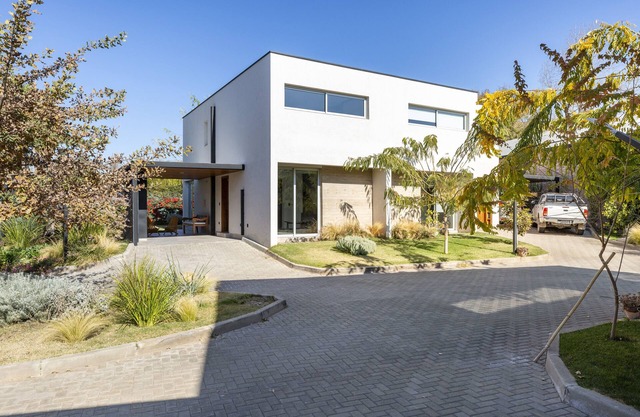 Casa con parrilla en complejo privado