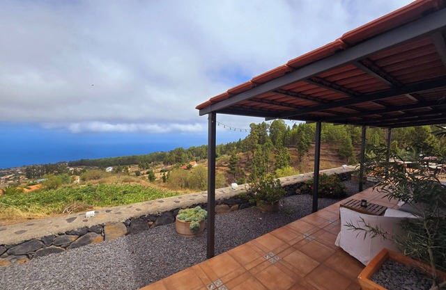 Casa El Topo, panoramic views, fireplace and barbecue in Puntagorda, La Palma