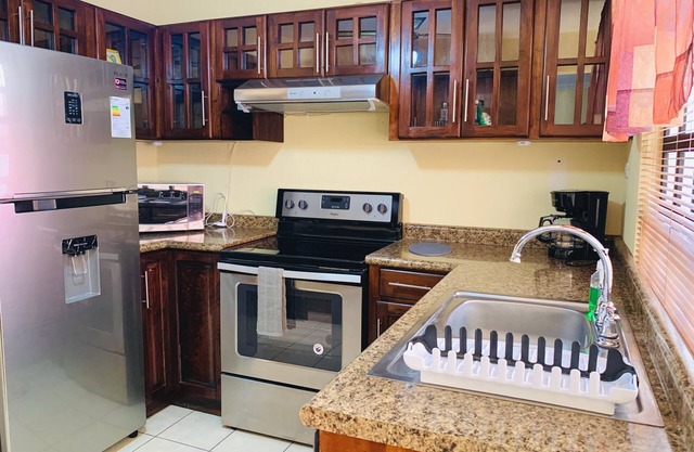 Casa estilo colonial de 3 habitaciones 2.5 baños