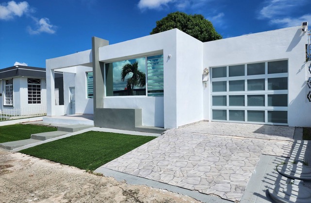 Casa Laguna: Lake View, King Beds, Battery Backup, Home Gym