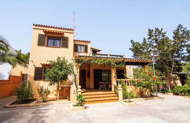 Casa Paco con Aire Acondicionado, Gran Patio con Jardín, Wifi y Tv por Cable