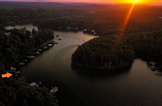 Catch & Relax Lakehouse +deep water +hot tub +large double decker dock +sunsets